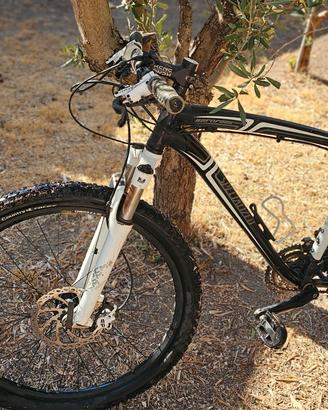 Specialized Hardrock nera da 26