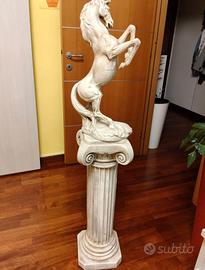Scultura cavallo con piedistallo separato
