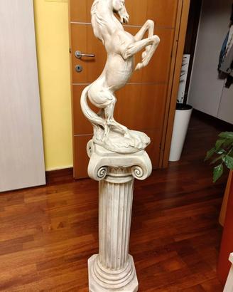 Scultura cavallo con piedistallo separato