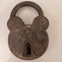 Antico lucchetto in ferro grande