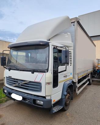 VOLVO FL6 CENTINATO CON SPONDA IDRAULICA