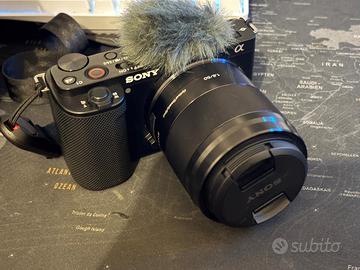 Sony ZV-E10 con Obbiettivo Sony E 50mm f/1.8 OSS (