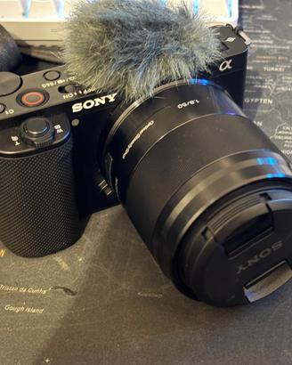 Sony ZV-E10 con Obbiettivo Sony E 50mm f/1.8 OSS (
