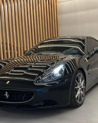 FERRARI CALIFORNIA 4.3 V8 DCT LIMITED