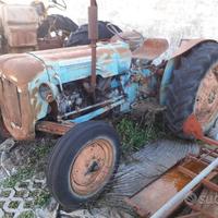 Trattore Fordson Dexta Demolito - Per Ricambi
