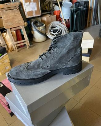 Lotto 185 paia di scarpe