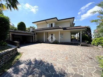 VILLA SINGOLA A CHIUDUNO