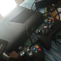 Xbox 360 pezzi di ricambio e 2 joystick più giochi