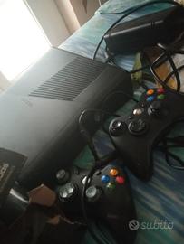 Xbox 360 pezzi di ricambio e 2 joystick più giochi