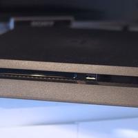 PlayStation 4 slim più 1 Joypad e 5 giochi