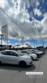 Piazzale rivendita auto