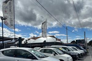 Piazzale rivendita auto