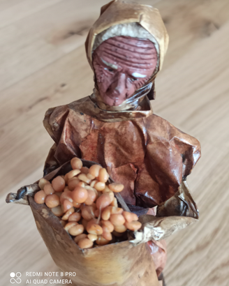 Statuina del presepe in cartapesta leccese