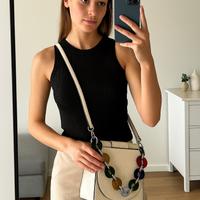 Borsa a tracolla elegante con catena colorata