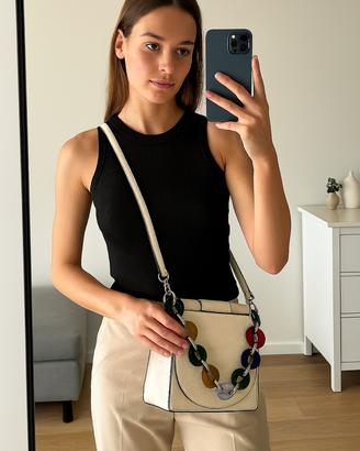 Borsa a tracolla elegante con catena colorata