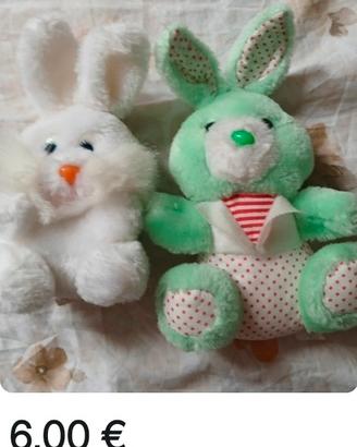 Peluche coniglio bianco e verde appena comprati