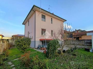 VILLA SINGOLA A ROBECCO SUL NAVIGLIO