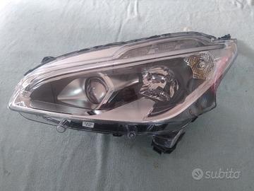faro sinistro Peugeot 208