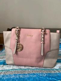 Borsa GUESS rosa/beige – elegante con charm logo