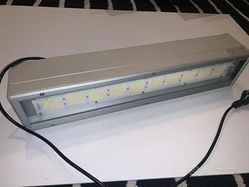 Lampada LED per coltivazione Indoor e Idroponica