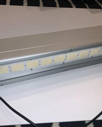 Lampada LED per coltivazione Indoor e Idroponica