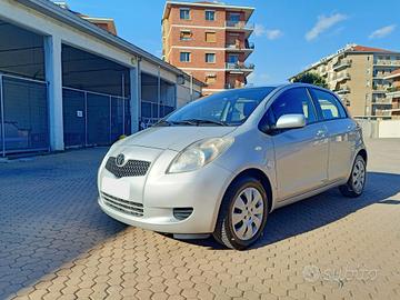 Toyota Yaris 1.0 5 porte Sol