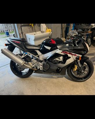Honda CBR rr 900