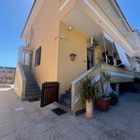 Rif. 460 domiziana 160.000,00 villa su 2 livelli
