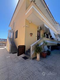 Rif. 460 domiziana 160.000,00 villa su 2 livelli