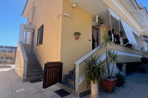 Rif. 460 domiziana 160.000,00 villa su 2 livelli