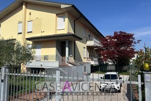 casa a schiera d'angolo
