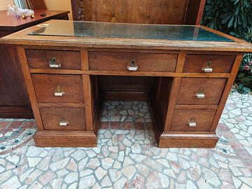 Scrivania in legno