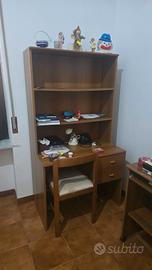 scrivania con sedia