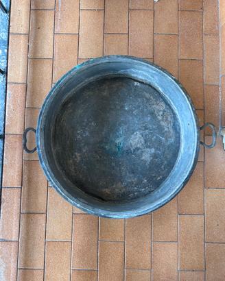 Antica pentola in Rame
