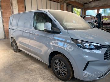 FORD TRANSIT COSTUM TITANIUM