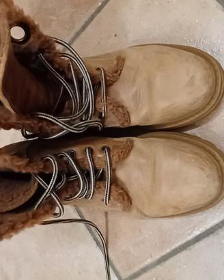 Anfibi color cuoio imbottiti