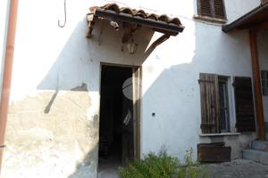 CASA SEMINDIPENDENTE A MONTÙ BECCARIA