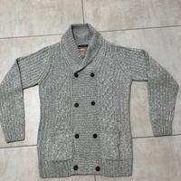 Maglione con chiusura a bottoni 