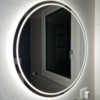 Specchio grande con illuminazione