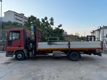 Eurocargo 75-14 con gru