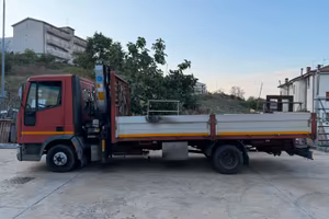 Eurocargo 75-14 con gru