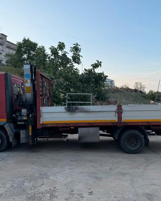 Eurocargo 75-14 con gru