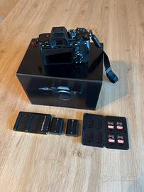 Sony a7 iv con 2 batterie e 4 sd sansdisk 128gb