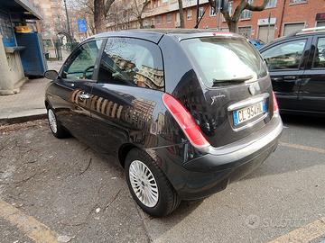  lanciaY 1.2  16V  buone condizioni 
