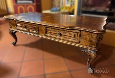 Tavolo basso di legno con cassetti