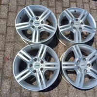 Cerchi in lega Nissan R 16