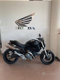 Ducati Monster 696
