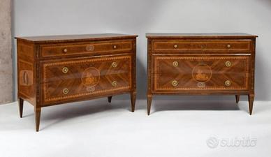 Coppia identica di cassettoni 