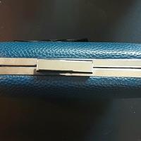 Pochette azzurra in pelle vegana