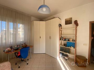 Camera da letto singola completa – €300